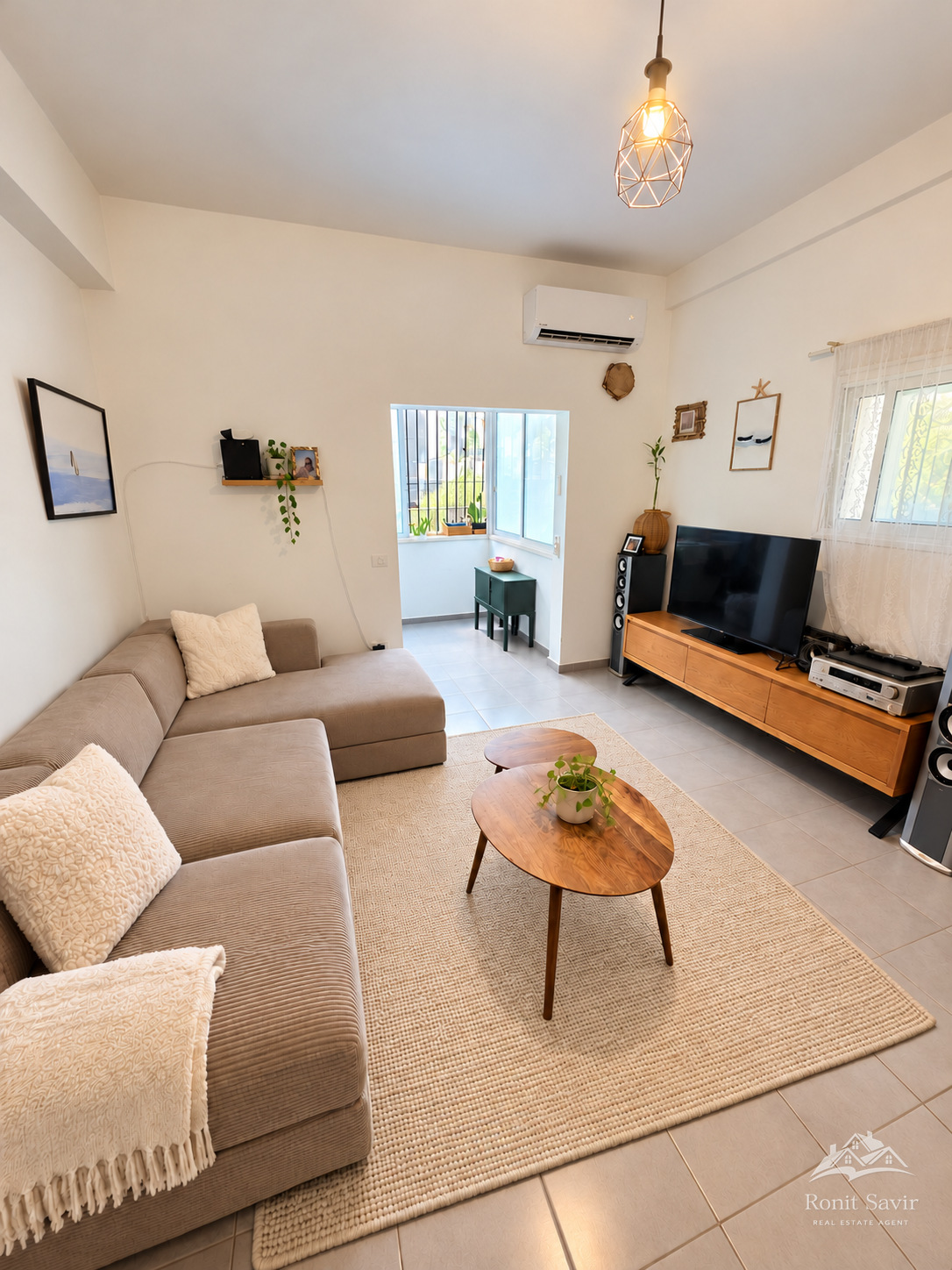 Spacious living room