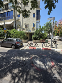 חזית הבניין