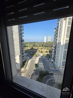 מרפסת שמש עם נוף לים