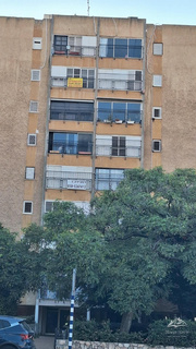 חזית הבניין