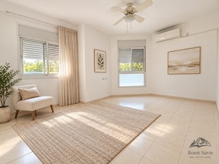 חדר מואר בקוטג׳, קריית הסביונים יהוד